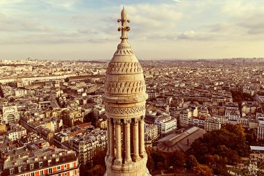 Çatı ve Sacre Coeur Bazilikası'na havadan görünümden ile eski fotoğraf
