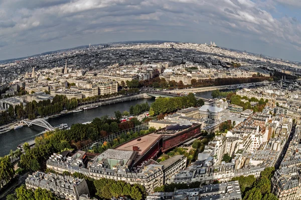 Fish eye panorama från Eiffeltornet, med floden Seine i Paris — Stockfoto