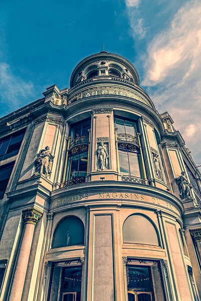 Altes Foto mit Fassade des Kaufhauses printemps in Paris — Stockfoto