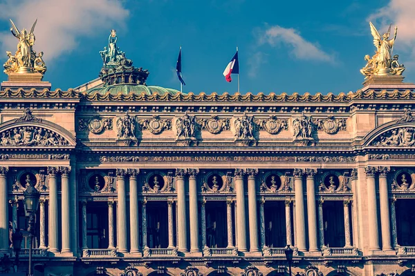 Foto antiga com detalhes arquitetônicos da Ópera Nacional de Paris . — Fotografia de Stock