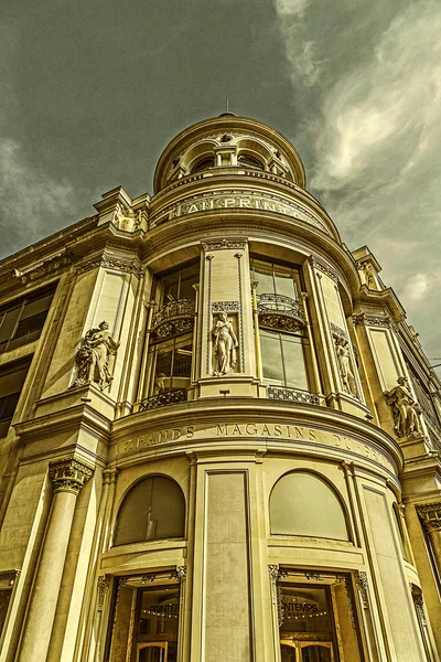 Foto antigua en Blanco y Negro con fachada de la tienda Printemps — Foto de Stock