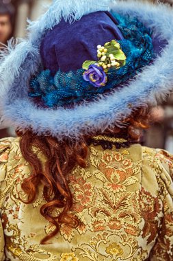 Epoque kostüm Venedik karnavalında 1 arkadan görünüm