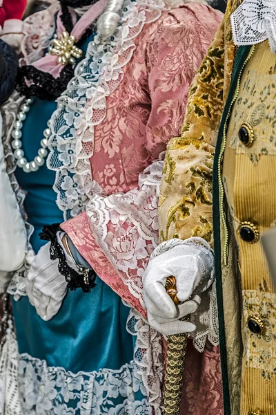 Detailansicht eines epochalen Kostüms beim venezianischen Karneval 4 — Stockfoto