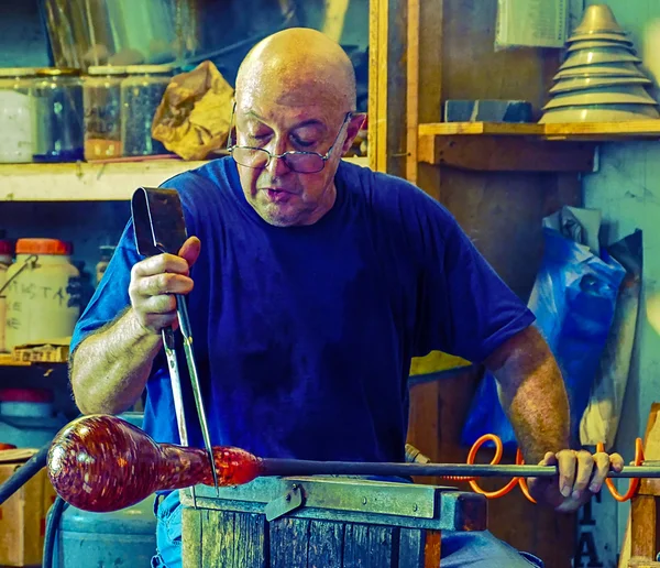 Glasmacher im Einsatz in der Murano-Glasfabrik 6 — Stockfoto