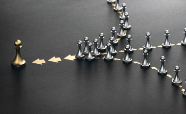 Siyah arka planda birçok piyonun üç boyutlu çizimi. Kurşun kavramı. Lideri takip ediyorum..