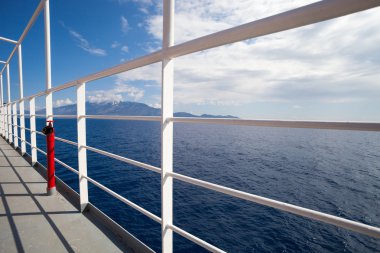 Yolcu gemisinde deniz ve ada üzerinden görüntülemek