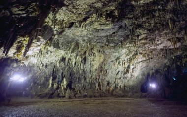 Drogarati kireçtaşı mağara oluşumları adada Kefalonia, Yunanistan