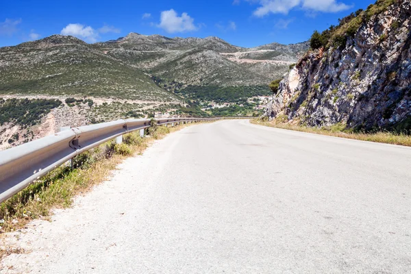 Yunan Dağları, Kefalonia Adası'nda güzel yol