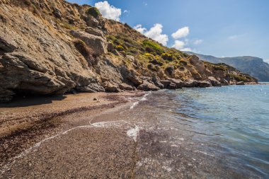 Sıcak yaz günü Kalamaki Zakynthos Yunanistan Beach'de Rock