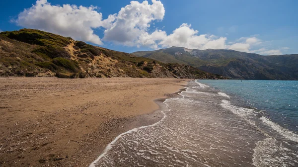 Piaszczysta plaża w gorący letni dzień Grecja Kalamaki Zakynthos — Zdjęcie stockowe