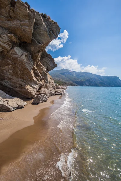 Praia bonita com pedras monumentais Kalamaki Zakynthos Grécia — Fotografia de Stock