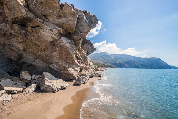 Bella spiaggia con rocce monumentali Kalamaki Zante Grecia — Foto Stock