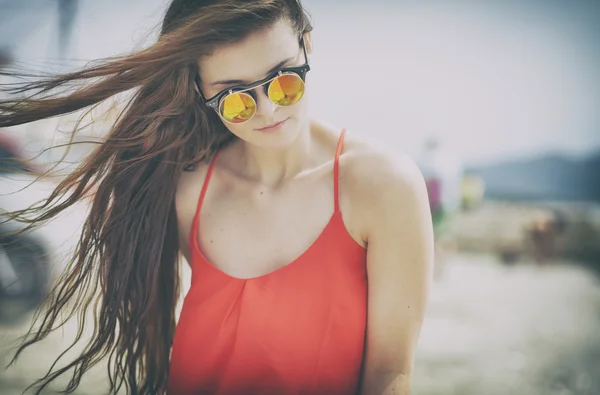 Young tourist sightseeing around during the summer travel — Stock Photo, Image