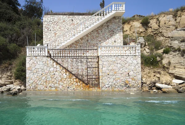 Porta de entrada para a casa de praia perto do mar — Fotografia de Stock