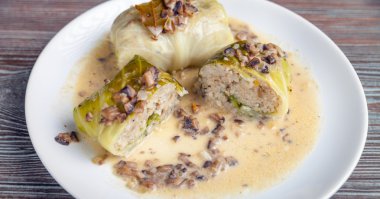 Mantar sos, Golabki popüler Lehçe çanak ile lahana dolması