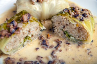 Mantar sos, Golabki popüler Lehçe çanak ile lahana dolması