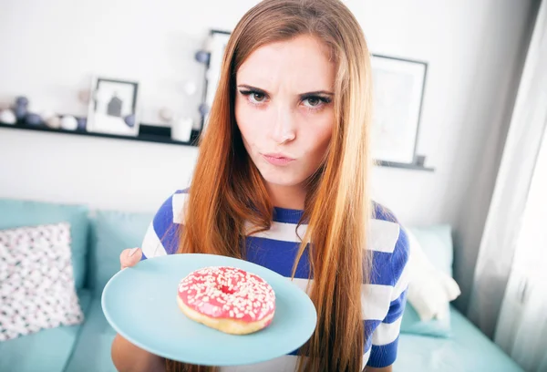 Woman on diet with donut thinking about eating it — Stock Photo, Image