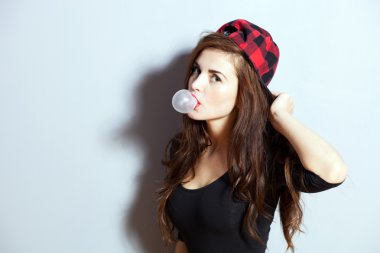 Closeup moda studio yenilikçi genç kız portresi