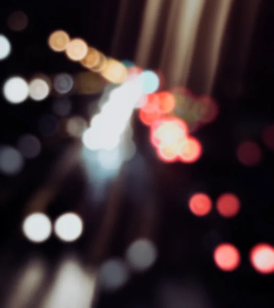 Rua luzes embaçadas de carros, bokeh abstrato urbano — Fotografia de Stock