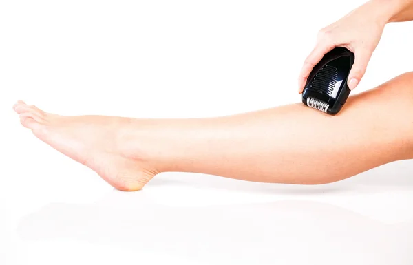 Woman shaving legs with electric shaver depilator — Stock Photo, Image