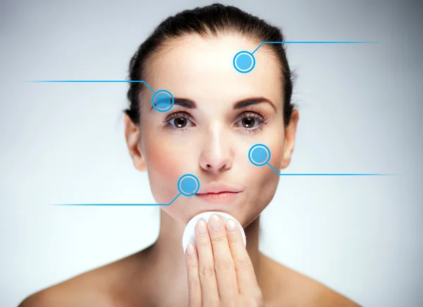 Soins de la peau et visage sain avec des flèches infographiques — Photo