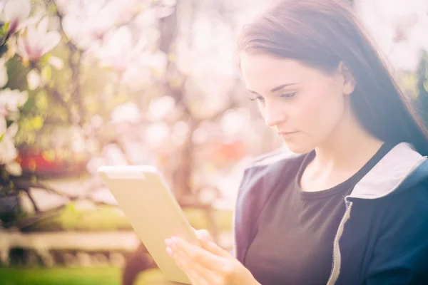 Beautiful girl with tablet or ebook outdoor — Stock Photo, Image