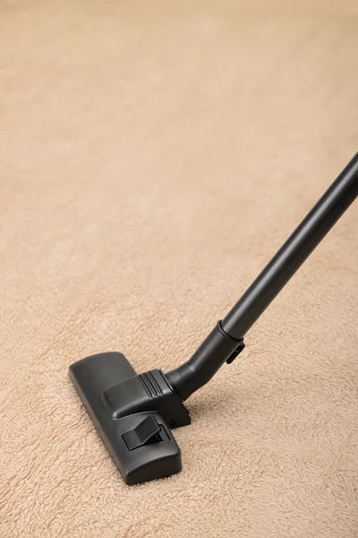Aspirapolvere su tappeto — Foto Stock