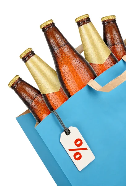 Bolsa de comestibles con cerveza — Foto de Stock