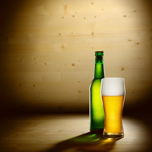 Fles en glas bier — Stockfoto