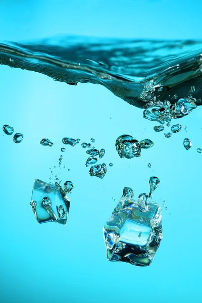 Cubitos de hielo con burbujas —  Fotos de Stock