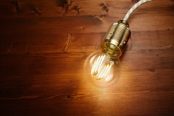 De klassieke lamp LED filament — Stockfoto