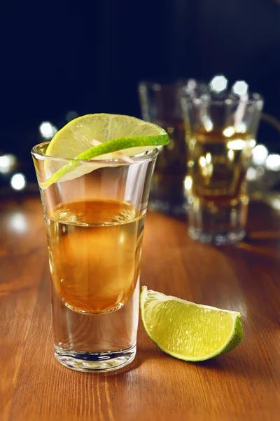 Tequila en barra de bar —  Fotos de Stock