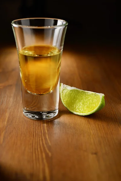 Tequila en barra de bar —  Fotos de Stock