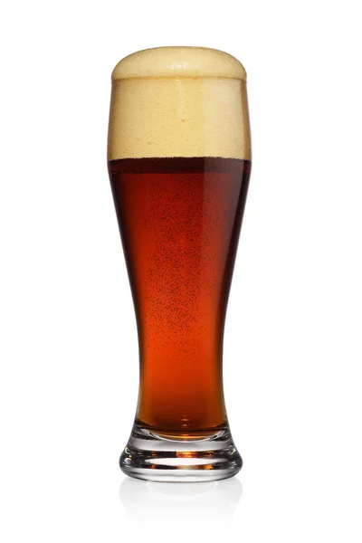 Copo Espumoso Cerveja Escura Marrom Isolado Fundo Branco — Fotografia de Stock