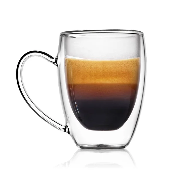 白い背景にエスプレッソコーヒーと透明な二重壁のガラスカップ — ストック写真