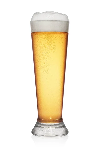 Vidro Cheio Névoa Cerveja Amarela Clara Isolado Fundo Branco — Fotografia de Stock