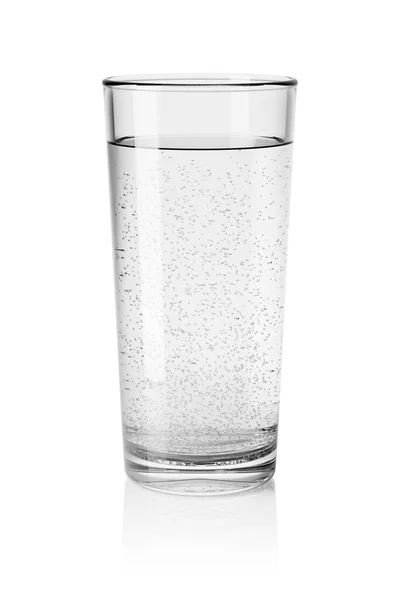 Highball Glas Van Sprankelend Water Met Bellen Van Gas Geïsoleerd — Stockfoto