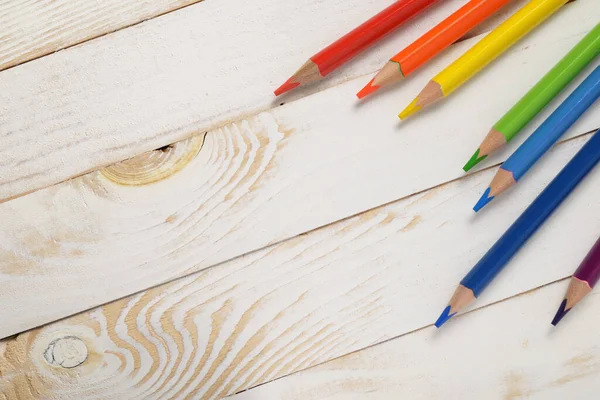 Colorful Rainbow Pencil White Wood Plank Background Copy Space — Stock Photo, Image