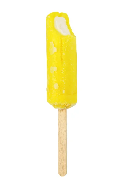 Желтые Фрукты Ягодное Мороженое Эскимо Белом Фоне — стоковое фото