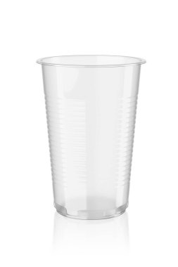 Beyaz arkaplanda izole edilmiş şeffaf tek kullanımlık bardağı temizle. 3d resimleme.