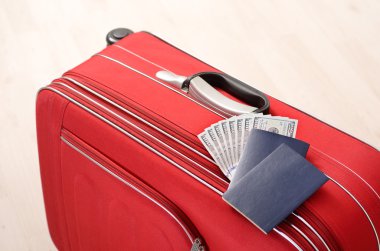 Bavul, Pasaportlar ve para