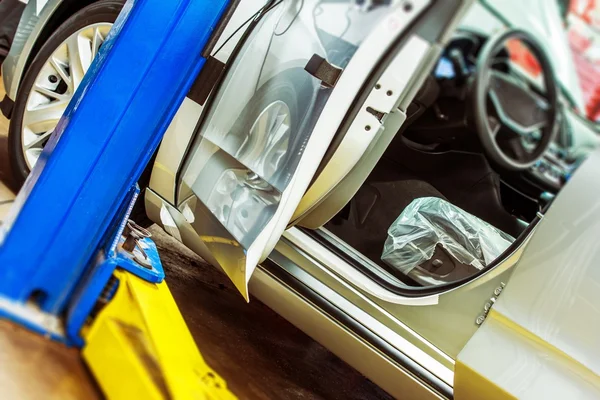 Serviço de reparação de carro quebrado — Fotografia de Stock