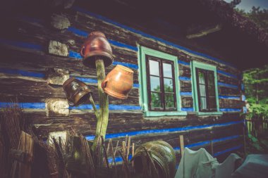 Vintage konut Crocks ile