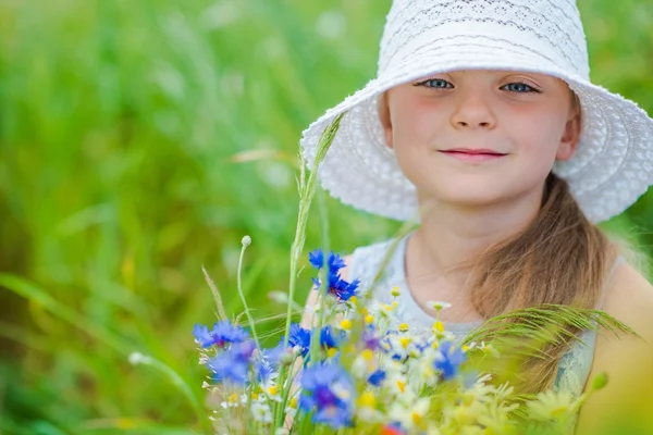 Girl with Wild Flowers — Stock Photo, Image