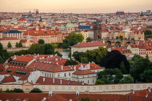 Прага міський пейзаж на заході сонця — стокове фото
