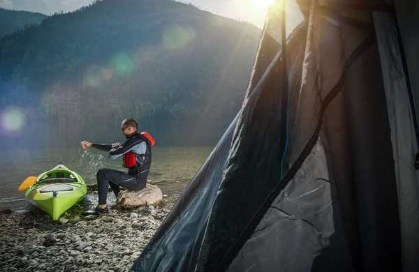 Camping vid sjön — Stockfoto