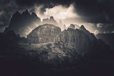 Dolomites doruklarına sahne
