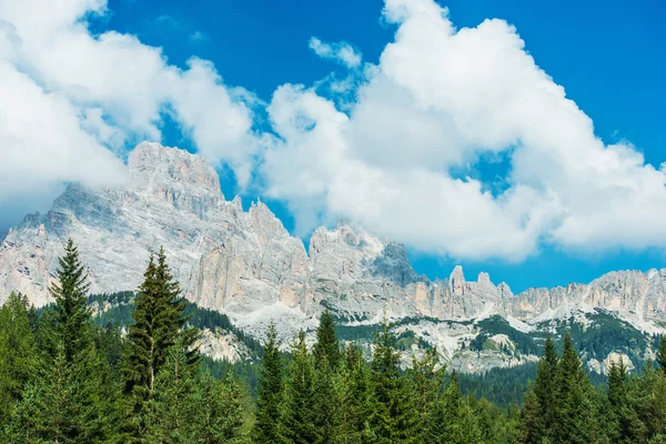 Paisaje de montaña de verano — Foto de Stock