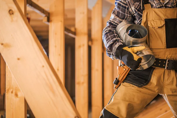 Tema För Vvs Teknik Air Ventilation Tekniker Med Bit Metall — Stockfoto