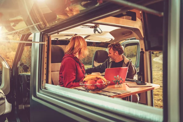 Caucasian Couple Modern Camper Van Wilderness Boondocking Vacation Recreational Vehicle — Stock Photo, Image